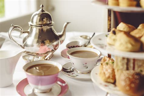 how to host a tea party and the importance of choosing the right tea for each season